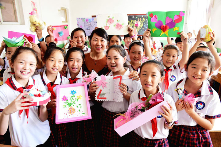 Hình ảnh cô và học sinh