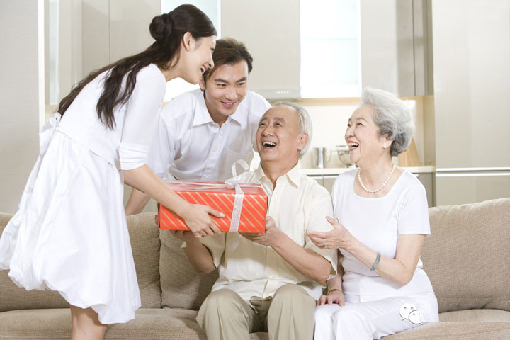  Bày tỏ sự biết ơn và dành tặng cho cha mẹ những món quà ý nghĩa vào những ngày đặc biệt